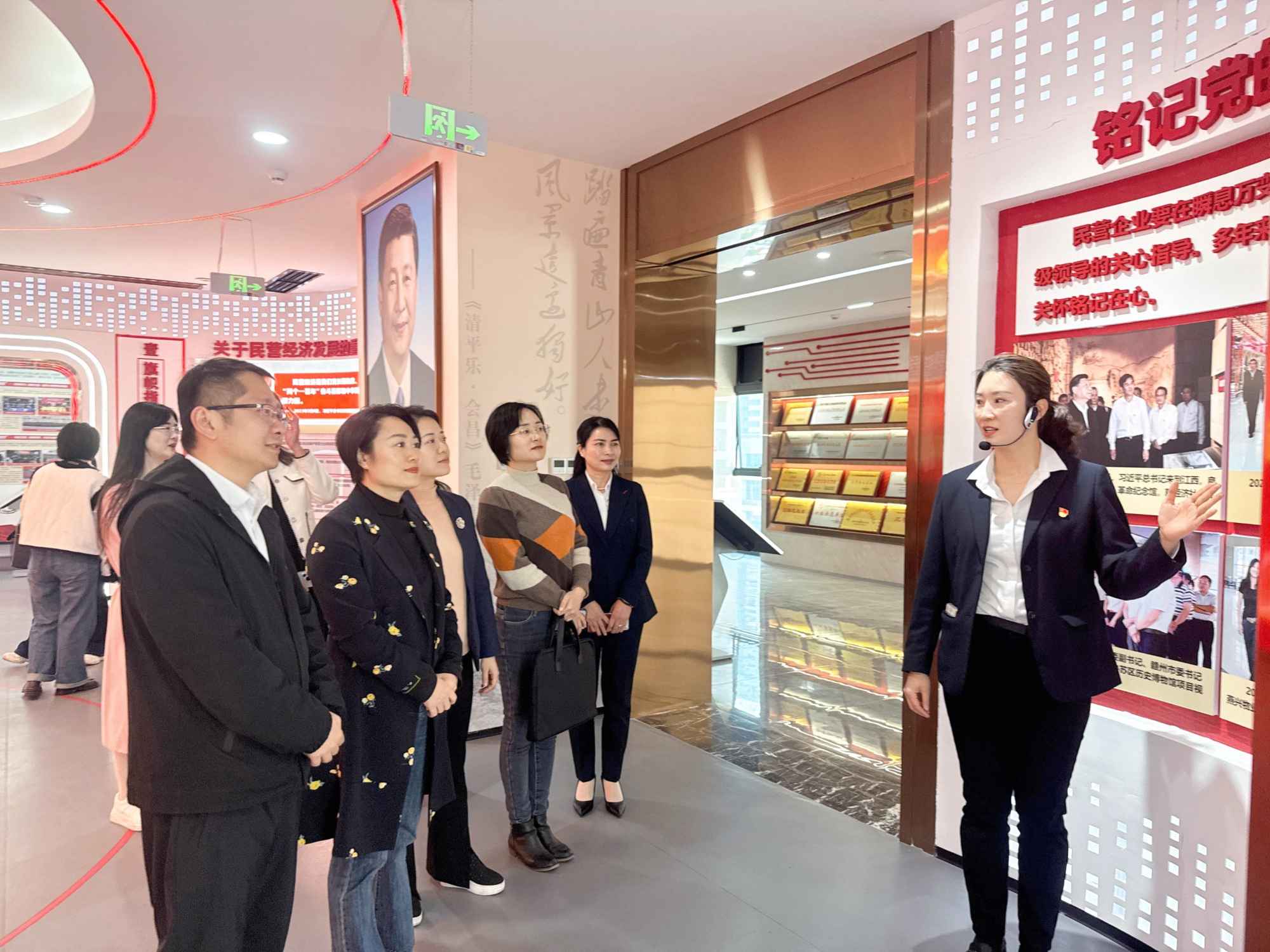 海口市婦聯黨組書記、主席鄭艷同志一行蒞臨燕興物業調研“三新”領域婦聯組織建設及巾幗家政工作